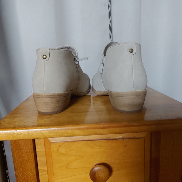 Journee Collection Ankle Boots - 7.5 - Picture 8 of 9